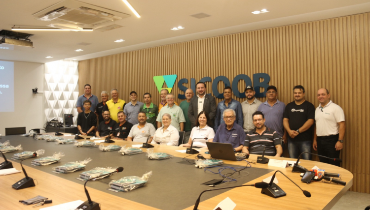 Sicoob Médio Oeste reúne imprensa para agradecer parceria