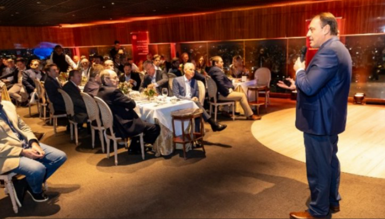 Cobb-Vantress celebra 30 anos no Brasil com evento histórico junto a mais de 90% da produção avícola do Brasil