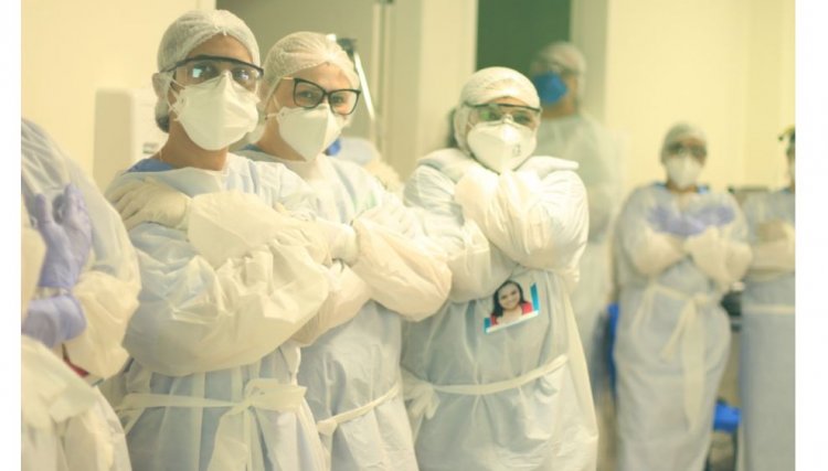 Profissionais da Ala Covid do Hospital Universitário recebem homenagem