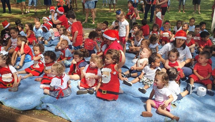 CMEI Rosália Motter encerra ano com apresentações de Natal em Cafelândia