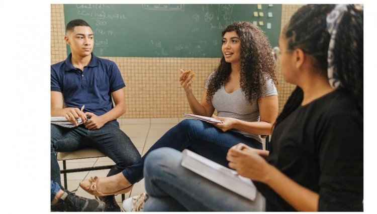 Estudantes de Cafelândia recebem Curso de Cooperativismo no Colégio Ellos