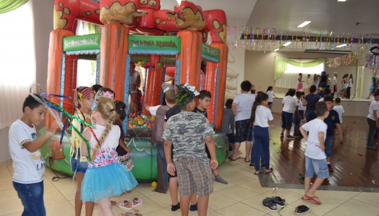 Nova Aurora promove carnaval para as crianças