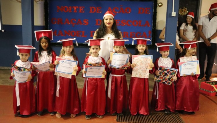 Alunos da Escola Manoel  da Nóbrega realizam formatura em Cafelândia 