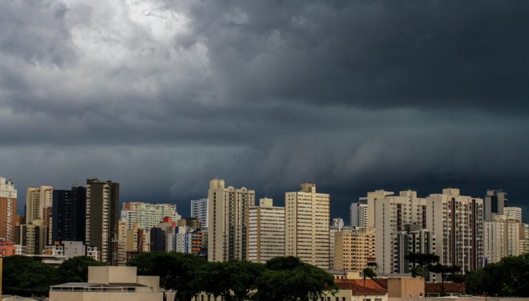 Alerta de chuva forte e temporal para várias regiões do Paraná