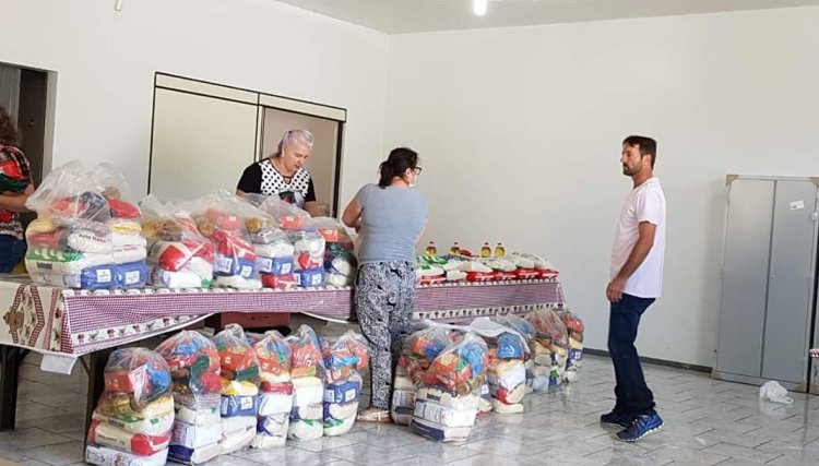 Kits da merenda escolar são destinados para às crianças em Nova Aurora
