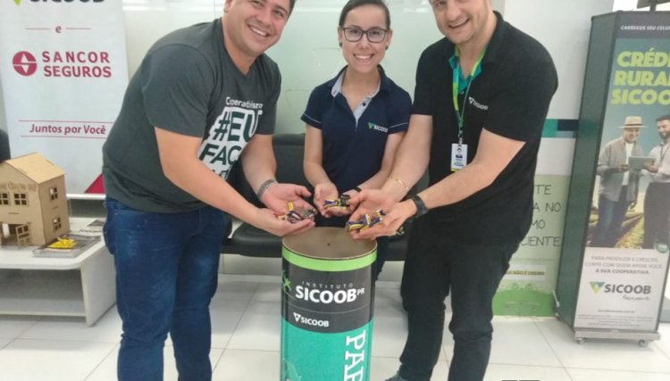Sicoob Médio Oeste desenvolve o projeto de recolhimento de pilhas e baterias