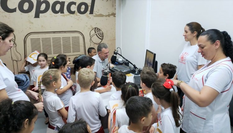 Assessoria de Comunicação da Copacol recebe visita de alunos de Cafelândia