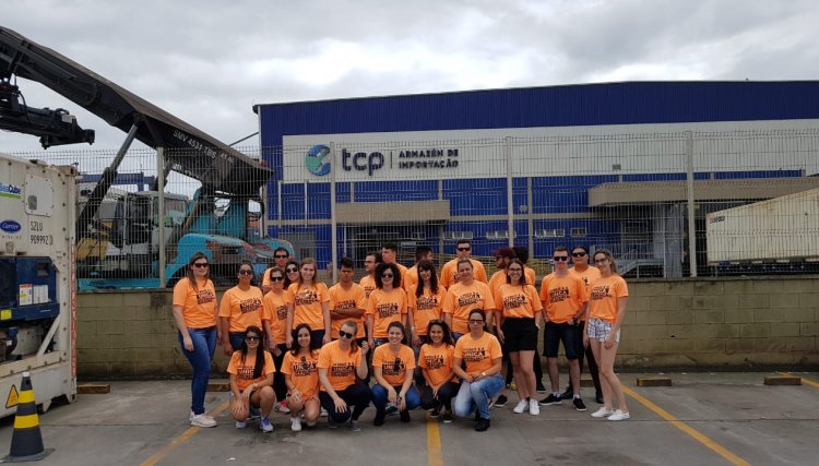 Acadêmicos da Unica participam de visita técnica no Porto de Paranaguá
