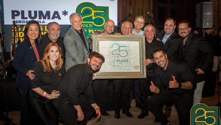 Cobb-Vantress homenageia Pluma Agroavícola por seus 25 anos