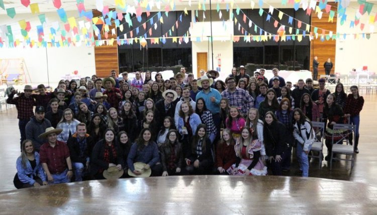 Diversão e descontração fizeram parte do arraiá do grupo de jovens da Copacol