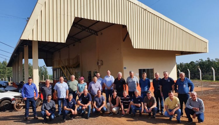 Membros do Comitê Central da Copacol visitam unidades do Sudoeste