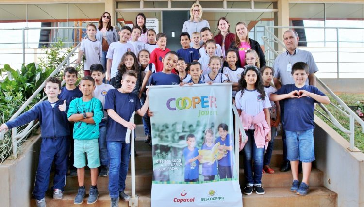 Copacol recebe visita de alunos do Cooperjovem