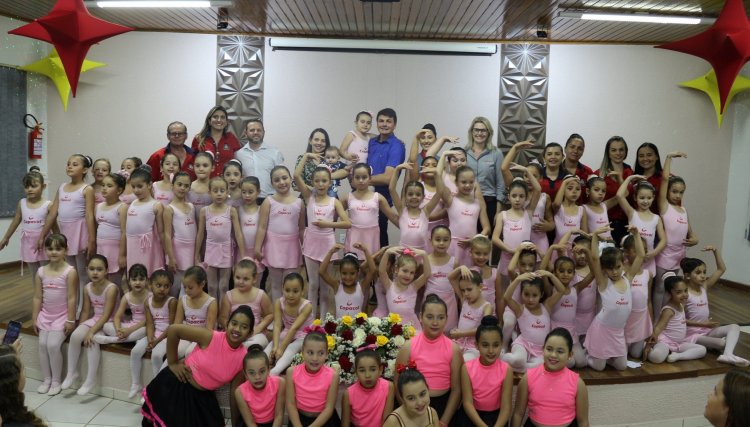 Centro de Eventos de Moreira é reinaugurado com a entrega de kits Esportivo da Copacol