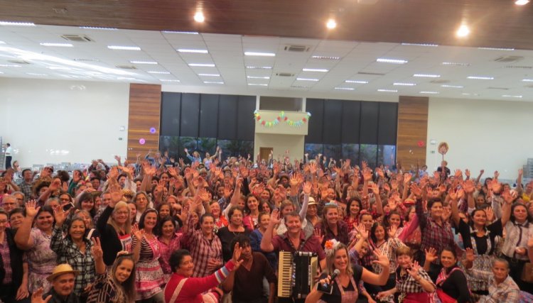 480 Mulheres  Participam  do Arraiá dos Grupos Femininos
