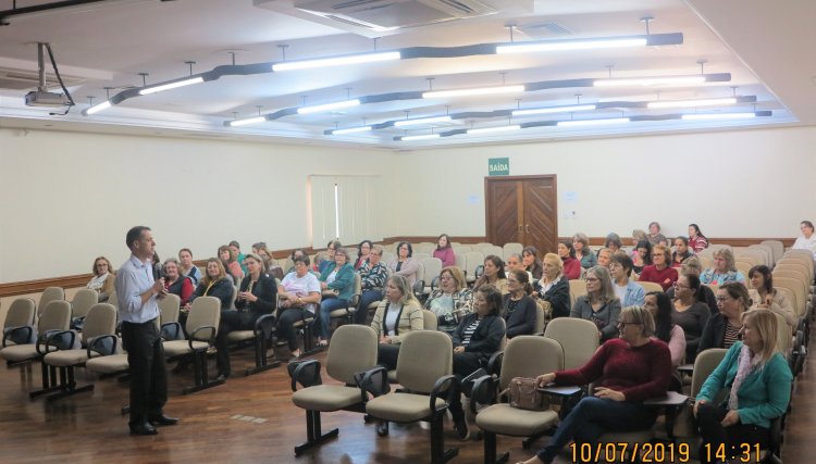 O segredo das Mulheres Felizes, foi tema de palestra para os Grupos Femininos