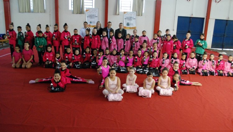 930 alunos de Cafelândia e Goioerê recebem uniformes da Copacol