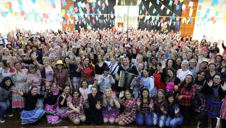 Grupos femininos da Copacol se divertem em festa junina realizada em Cafelândia, veja o vídeo