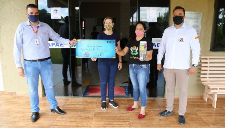 Copacol presenteia a APAE de Cafelândia 