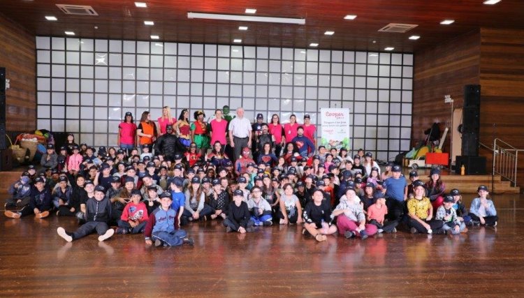 Com a participação de 150 crianças Copacol abre turma do Cooperjunior