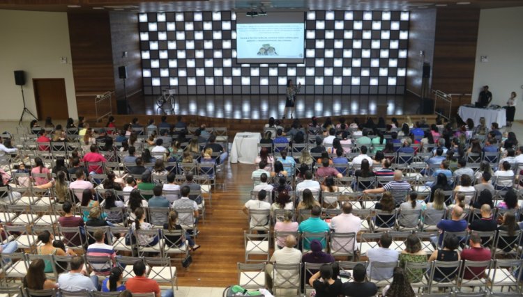 500 pais dos alunos da rede municipal participam da palestra  Do afeto ao limite a educação dos filhos no século XXl 