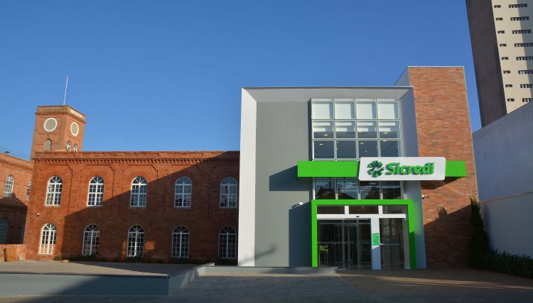 SICREDI É UMA DAS MELHORES EMPRESAS PARA COMEÇAR A CARREIRA