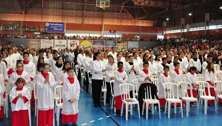 Católicos celebram o Corpus Christi em Cafelândia 
