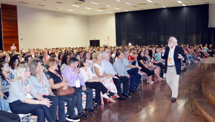Congresso Educacional: O Futuro tem Copacol, reúne 1,3 mil professores