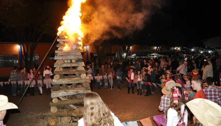 Faculdade Unica e Colégio Ellos promovem Festa Junina, com a participação de 1,2 mil pessoas