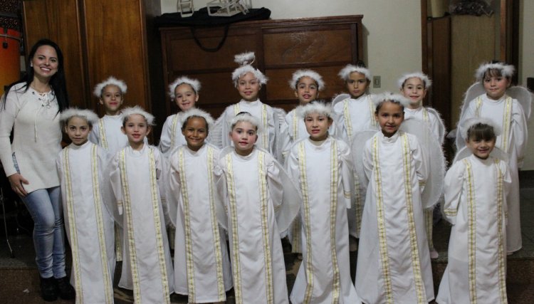 Coroação de Nossa Senhora Consolata, têm participação de alunas da Casa Cultura