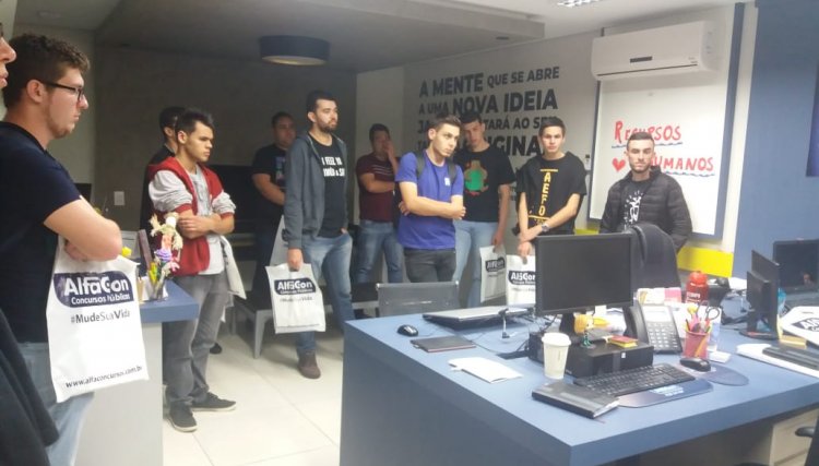 ACADÊMICOS DA FACULDADE UNICA REALIZAM VISITA TÉCNICA