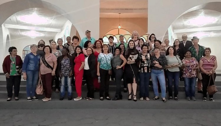 Os idosos de Cafelândia prestigiam Miss Terceira Idade em Braganey