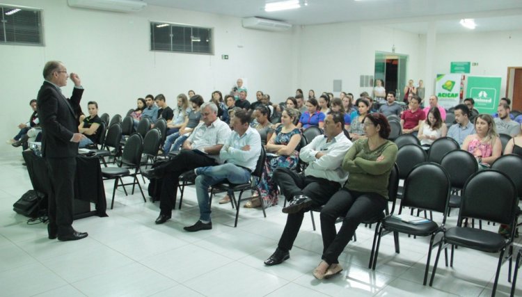 Acicaf inicia com sucesso em Cafelândia o 3° Ciclo de Palestras