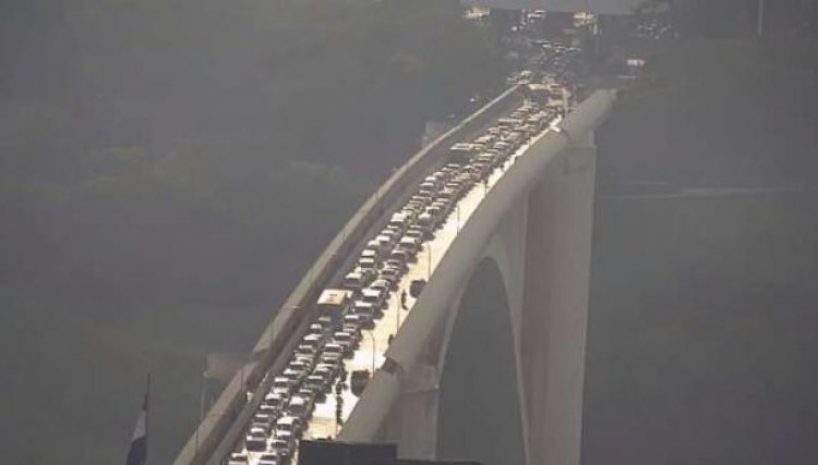 Ponte da amizade mesmo com restrição amanhece lotada