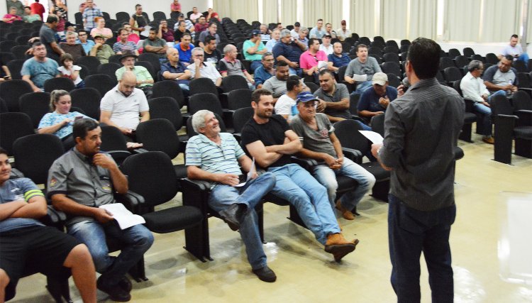 Assis realiza leilão de veículos e máquinas com total R$ 297 mil arrecadados 