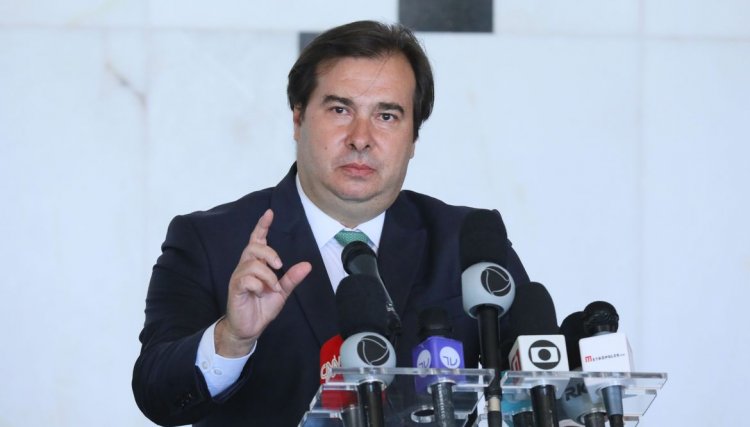 Maia afirma que aceitar pedido de impeachment do presidente Bolsonaro aumentaria dificuldade de enfrentar a Covid-19