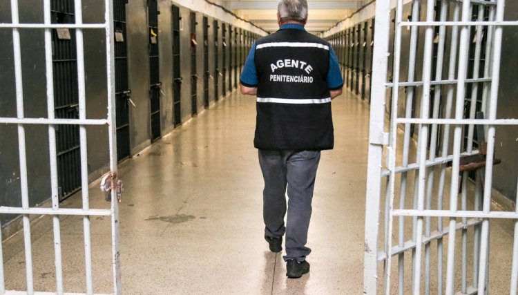 Presos condenados por crimes graves vão para regime domiciliar por conta do coronavírus 