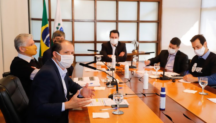 Micheletto participa da reunião que oficializou a transformação da Granja do Canguiri em uma Escola Agrícola