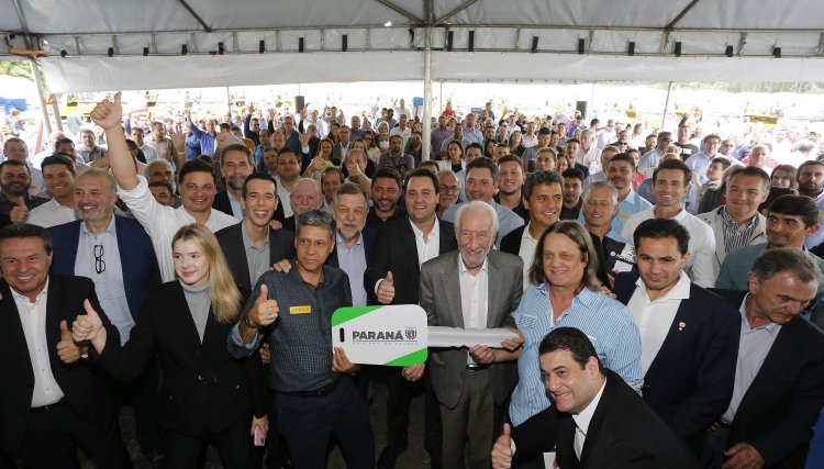 Governador entrega 144 ônibus a 121 municípios incluído Anahy