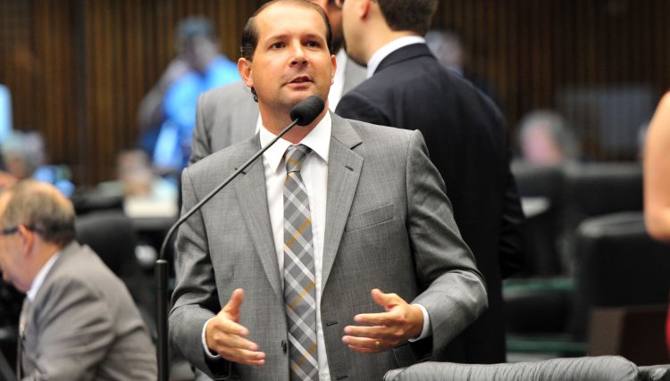 Deputado Micheletto cria banco de empregos para mulheres vítimas de violência