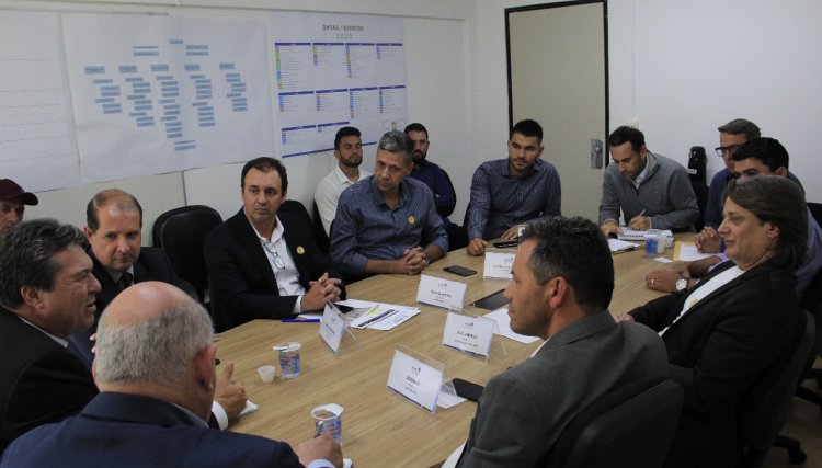 Micheletto acompanha prefeitos em audiência com Márcio Nunes