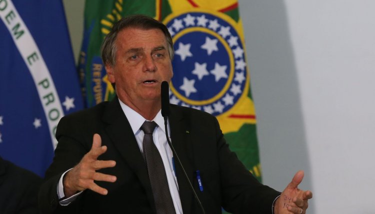 Bolsonaro passa por exames para investigar soluços