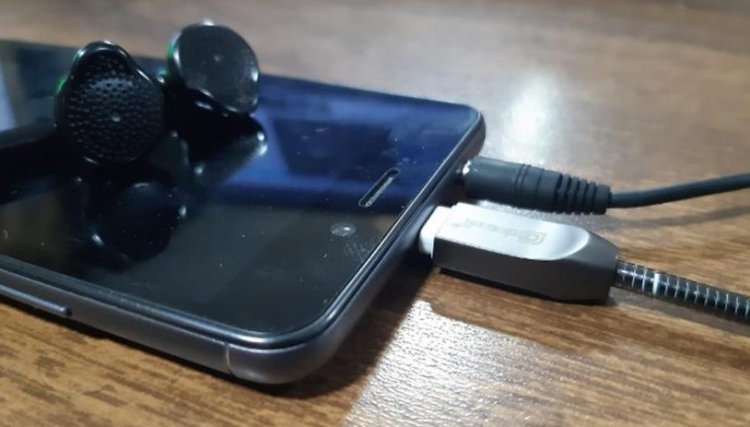 Jovem morre eletrocutado  após o uso do celular carregando