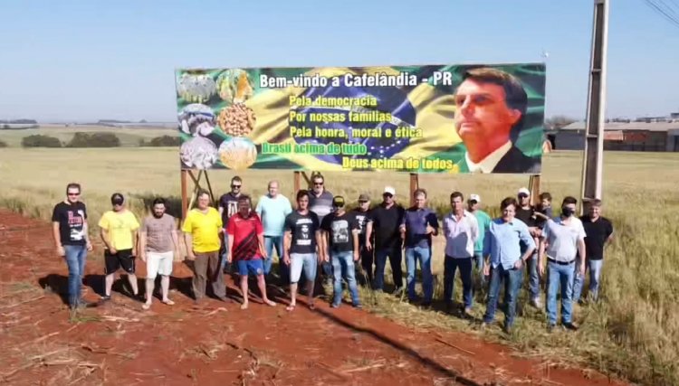 Grupo Cafelândia Bolsonaro instala outdoor em apoio ao presidente, veja o vídeo 