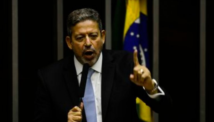 Arthur Lira é eleito presidente da Câmara em 1º turno