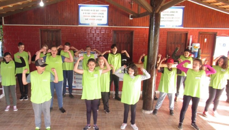 Integrantes do Cooperjunior da Copacol realizam treinamento vivencial