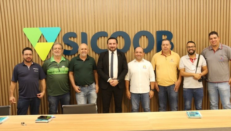 Presidente do Sicoob reúne imprensa e faz balanço do ano