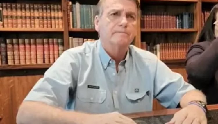 Bolsonaro deixa o Palácio da Alvorada e embarca no avião presidencial para EUA
