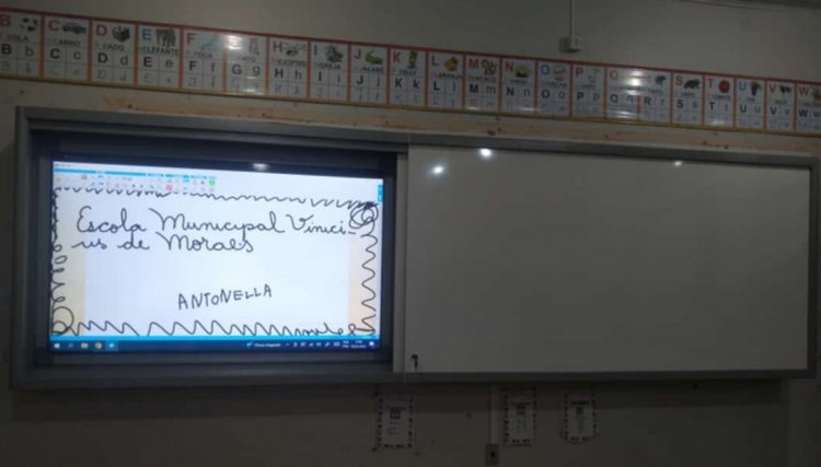 Anahy investe em lousa digital para melhorar a qualidade nas salas de aula 