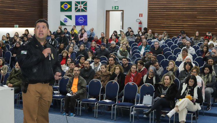 Polícia, professores e funcionários fazem simulado de segurança nas escolas do PR