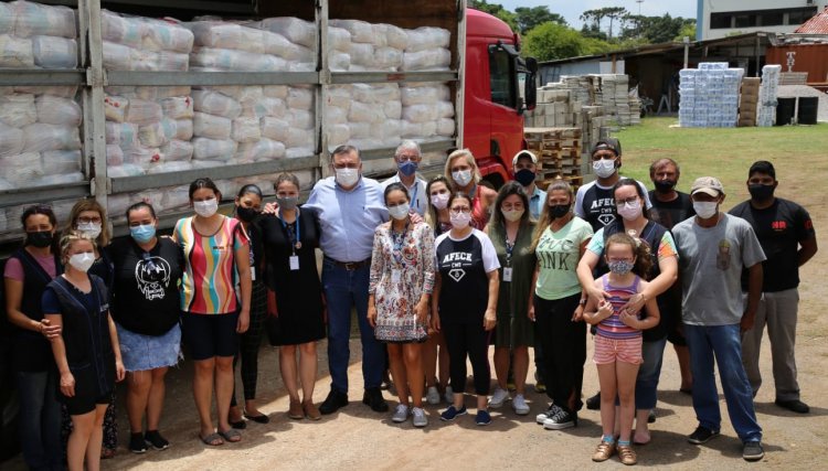 Governo distribui 28 mil cestas básicas para as APAEs dos municípios do PR